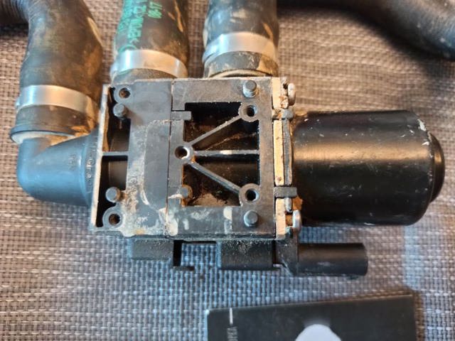 Регулюючий клапан охолоджувальної рідини 11538572508 BMW