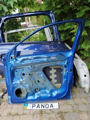Пасажирські передні двері 2GA831052AH VAG