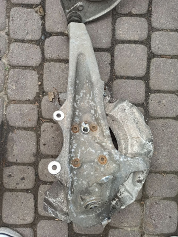 Цапфа поворотного кулака 31216775770 BMW