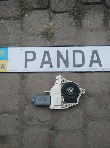 Двигун склопідіймача двері передньої, лівої 3C8959704B VAG