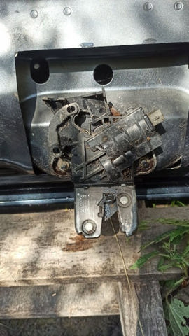 Замок, ручка і привід (багажника) Volkswagen Passat B6