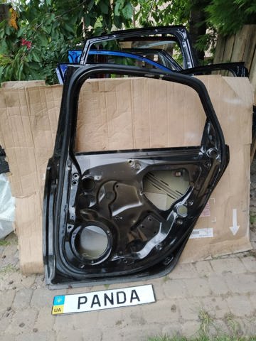 Двері пасажирські задні праві 4G5833052 VAG