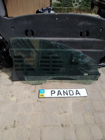 Скло передніх дверей, правих 4G8845022B VAG