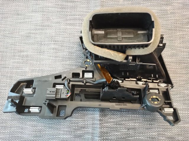 Решітка повітроводу ліва 4M1820901BE6PS VAG