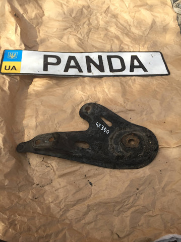 Кронштейн передньої балки 5102448040 TOYOTA