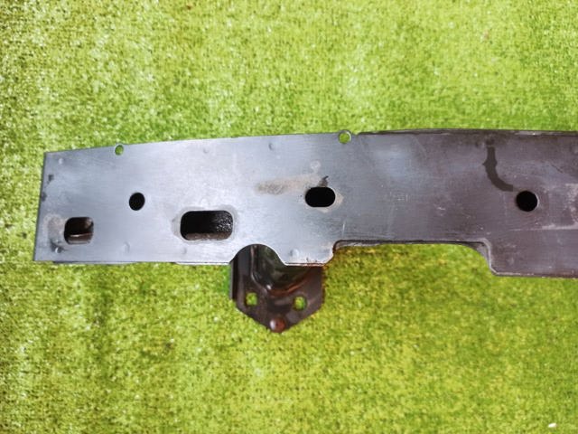 Балка бампера переднього 51117166584 BMW
