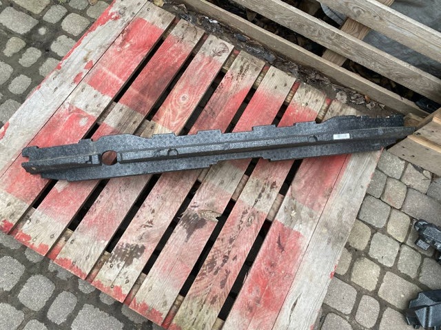 Наповнювач бампера переднього 51117396916 BMW