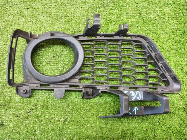 Заглушка протитуманки передньої правої 51118062632 BMW