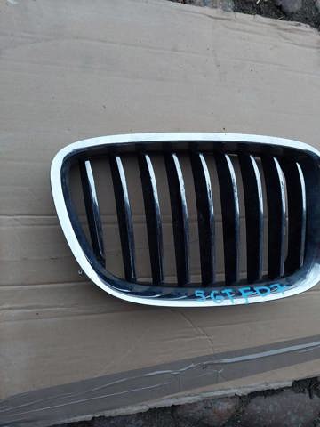 Решітка радіатора права 51137200168 BMW