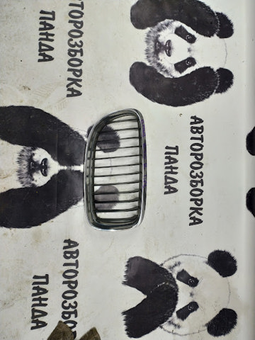 Решітка радіатора права 51137201968 BMW