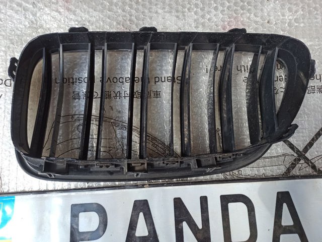 Решітка радіатора права 51138057224 BMW