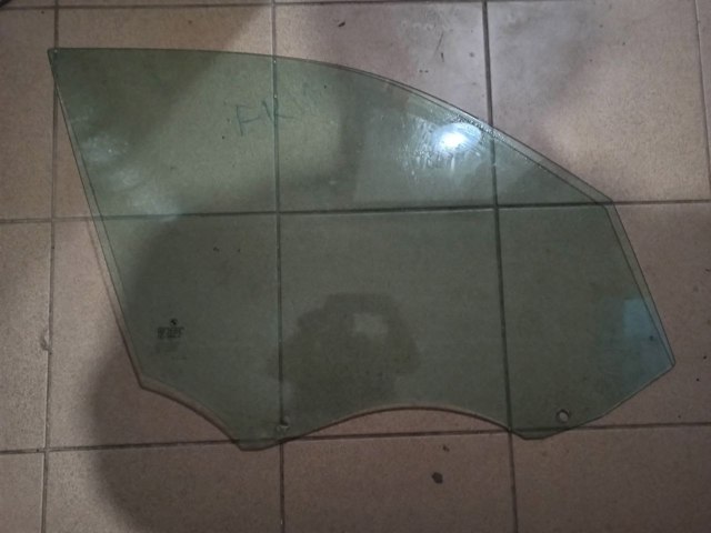 Скло передніх дверей, правою 51332990296 BMW
