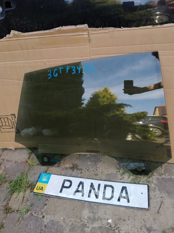 Скло заднє праве 51357291420 BMW