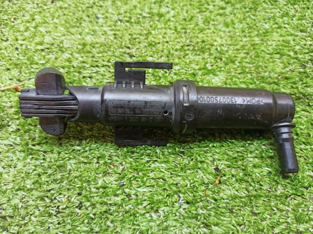 Сопло омивача фари передньої, правої 61677149886 BMW