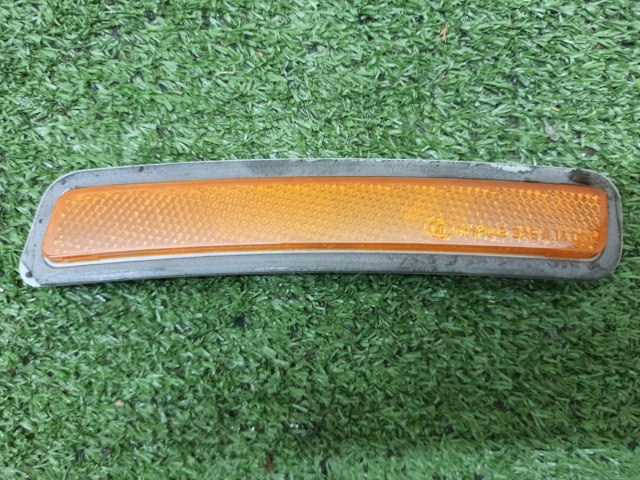 Катафот (відбивач) переднього бампера, правий 63147411974 BMW