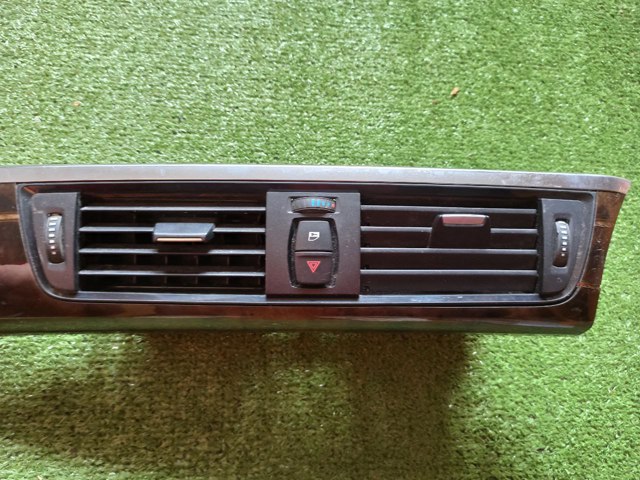 Решітка повітроводу 64229218552 BMW
