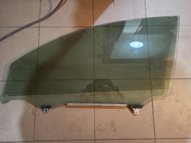 Скло водійських дверей 6810230781 TOYOTA