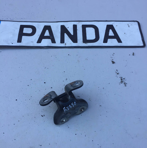 Петля передніх дверей права 6873002080 TOYOTA