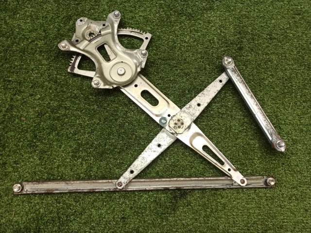 Склопідйомник передньої правої двері 6980130260 TOYOTA
