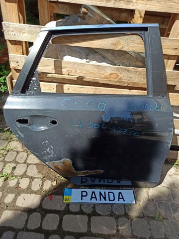 Двері пасажирські задні праві 77004A2200 HYUNDAI