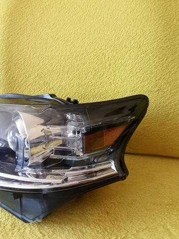 Фара дальнього світла в зборі 811700E160 TOYOTA