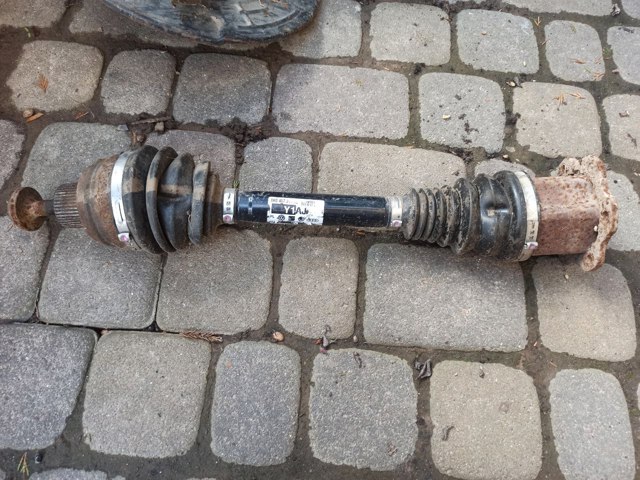 Піввісь (привід) передня 8K0407271AJ VAG