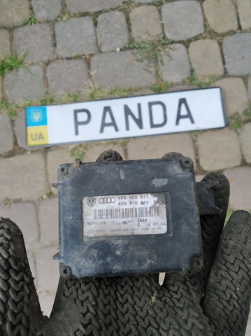 Блок управління системою відкривання воріт гаража 8K0907410C VAG