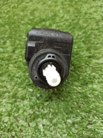Коректор фари 8L0941295B VAG