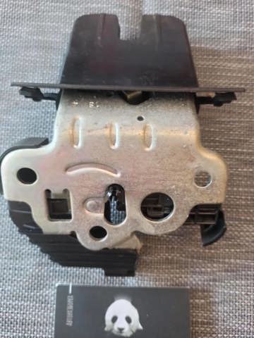Замок кришки багажника 8R0827505 VAG