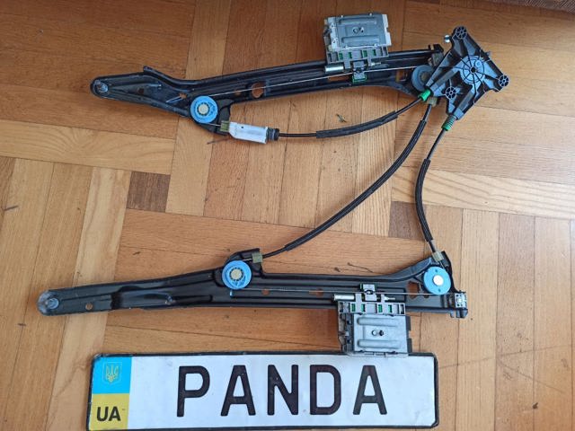 Механізм склопідйомника двері задньої, правої 8T8839462 VAG