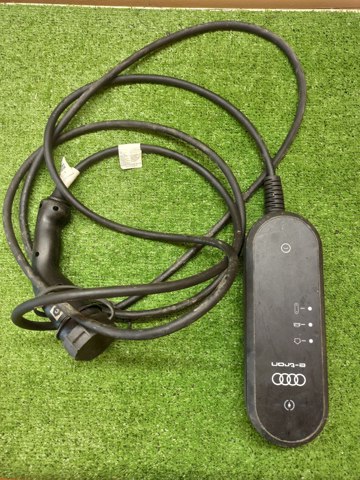 Кабель для заряджання електромобіля 8V4971675AK VAG