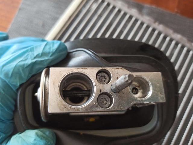 Клапан розширювальний 8W0820679 VAG