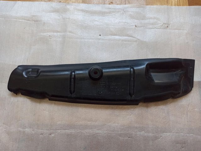 Ущільнювач крила 8W0821111 VAG
