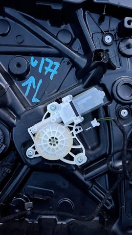 Мотор склопідйомника дверей передніх, лівих A0009065806 MERCEDES