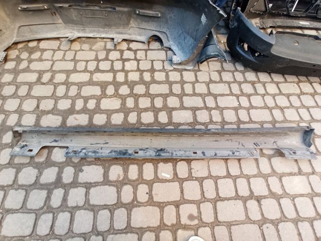 Накладка зовнішня (молдинг) порога, правий A1566980854 MERCEDES