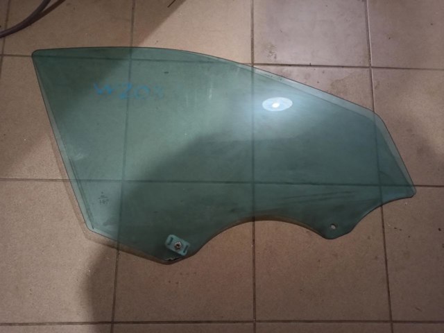 Скло передньої правої двері A2037252010 MERCEDES
