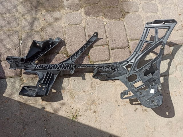 Кронштейн кріплення бампера переднього правий A2128850265 MERCEDES