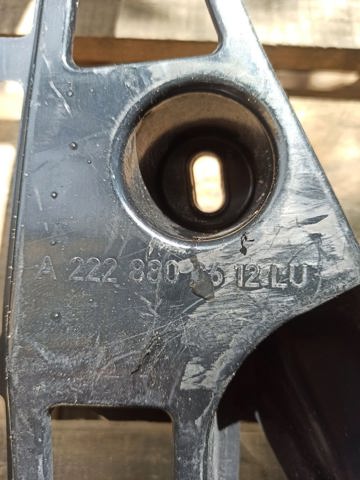 Кронштейн бампера заднього, правий A2228800612 MERCEDES