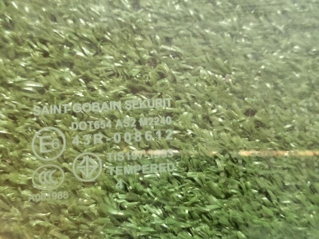 Скло передніх дверей, правою BP4K58511A MAZDA
