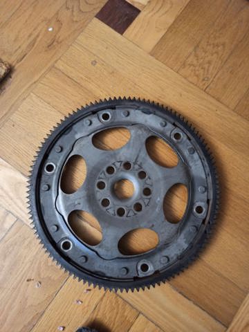 Маховик двигуна PE0111500A MAZDA
