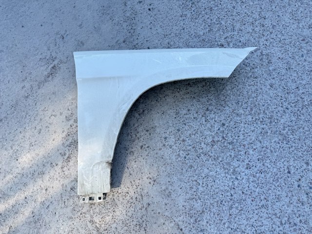 Переднє праве крило A1668800406 MERCEDES