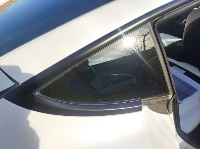 Скло кузова/багажного відсіку, праве 109875800G TESLA