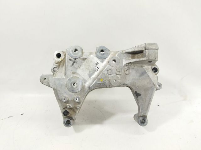 Кронштейн подушки (опори) двигуна, правої 112314BA0B NISSAN