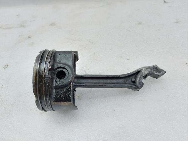 Шатун поршня ДВЗ 235102B010 HYUNDAI