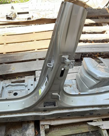 Поріг зовнішній правий 41217277332 BMW