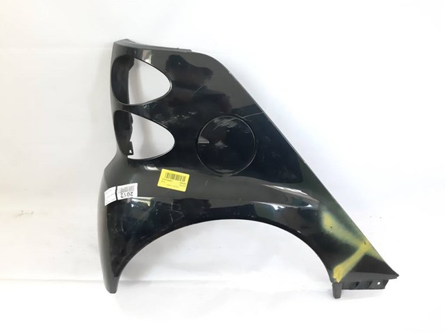 Переднє праве крило 4518810201CA7L MERCEDES