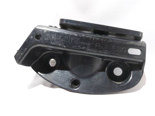 Кронштейн бампера заднього, правий 51127118194 BMW