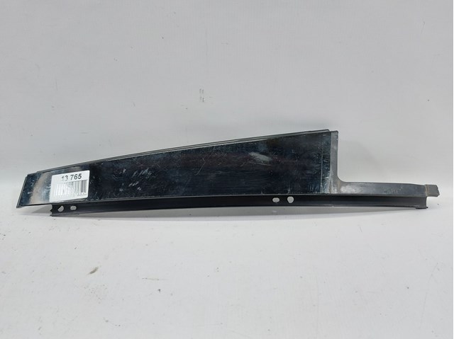 Накладка задньої двері, правої, вертикальна 51357185234 BMW
