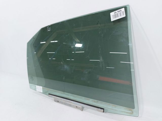 Скло заднє праве 6810306260 TOYOTA