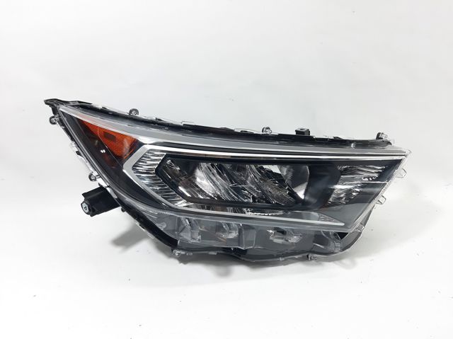 Фара комбінована, передня 811100R140 TOYOTA